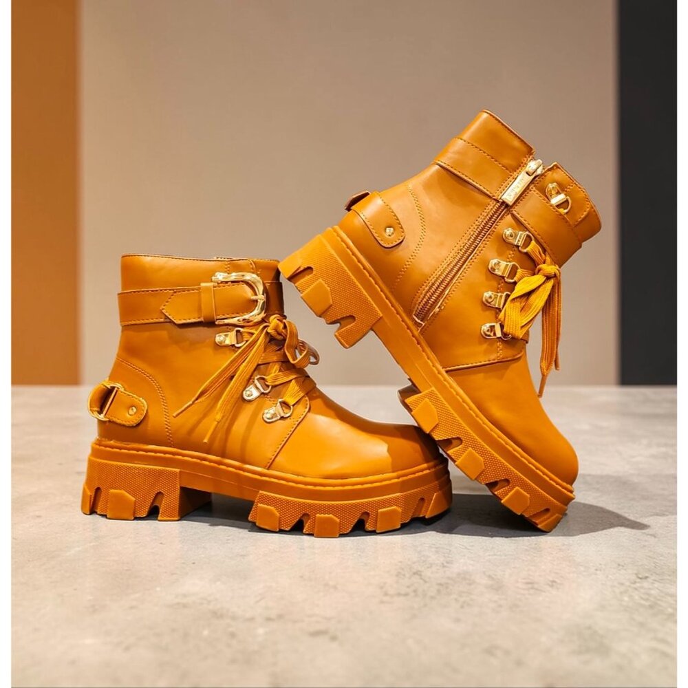 Chunky Tan Combat Boots With Buckles & Zipper Design For Women